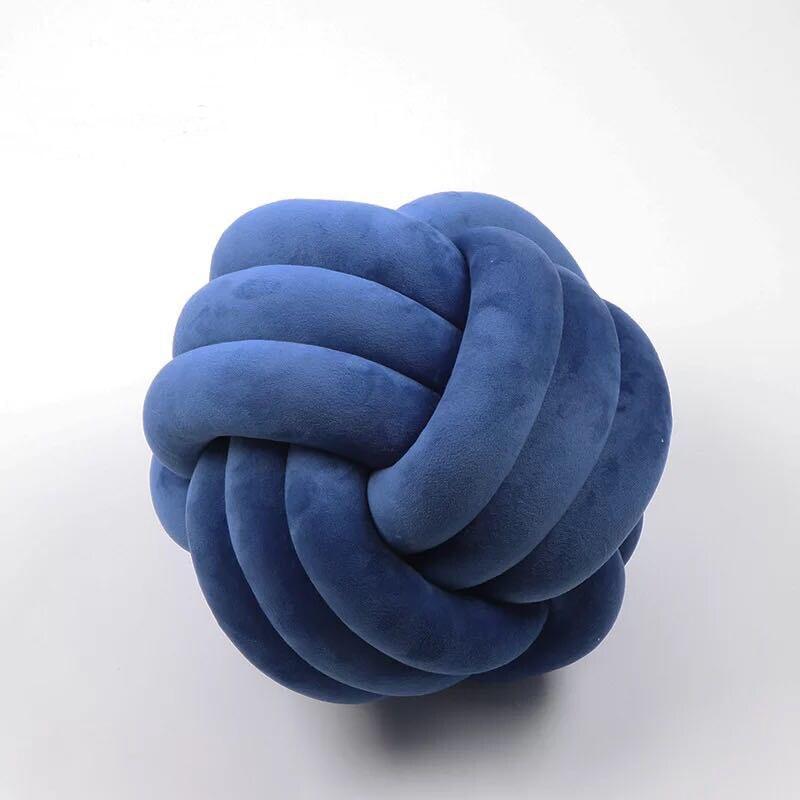 Nordic Knot Pillow