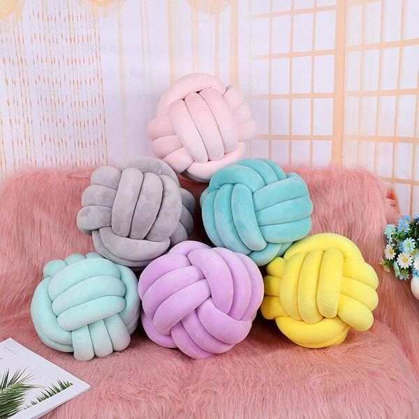 Nordic Knot Pillow