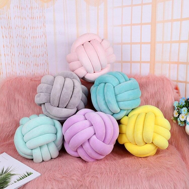 Nordic Knot Pillow